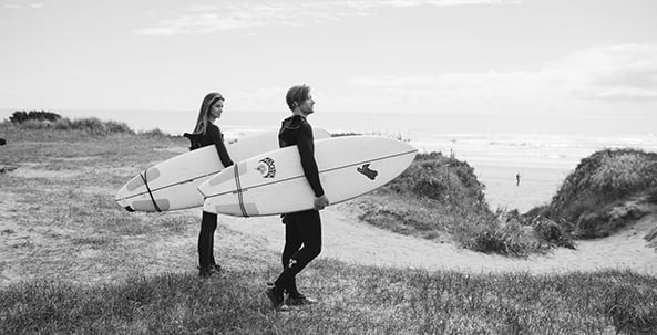 How to Wax A Surfboard & How to Remove Surf Wax