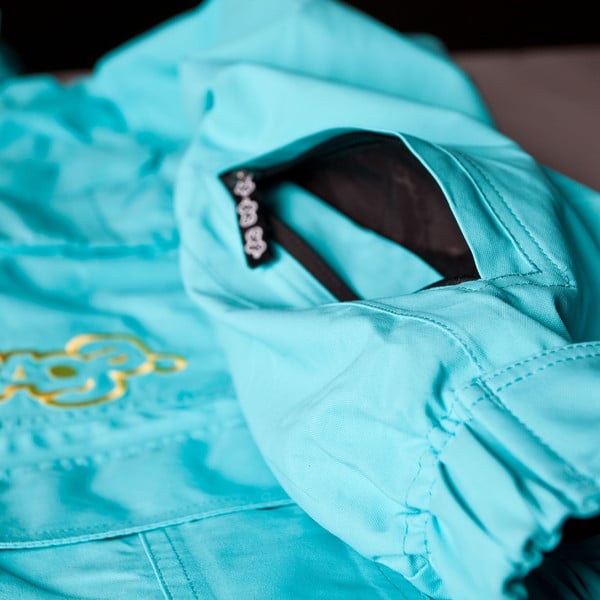 Sleeve pass pocket