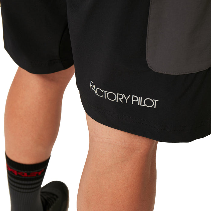Oakley Maven MTB Cargo Shorts Blackout