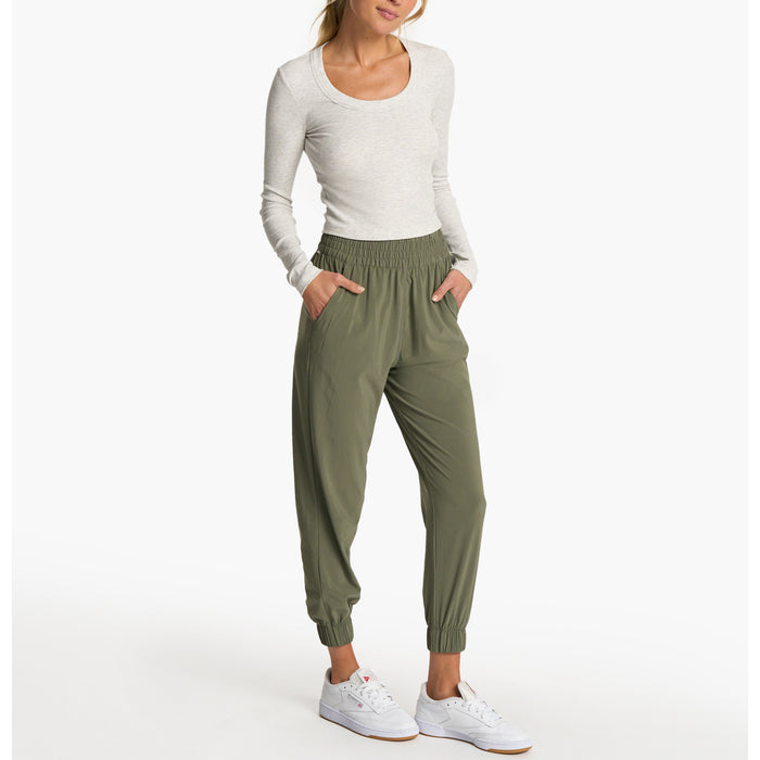Vuori Long-Sleeve Pose Scoop T-Shirt - Women's White Heather Grey