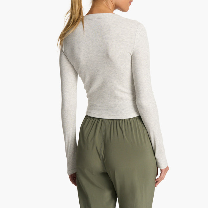 Vuori Long-Sleeve Pose Scoop T-Shirt - Women's White Heather Grey