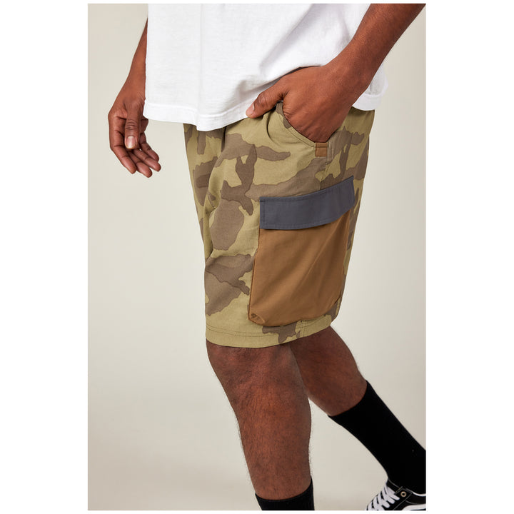 686 Traveler Featherlight Cargo-8" Inseam Shorts - Men's Sage Camo Colorblock