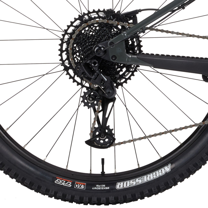 Santa Cruz Chameleon 8 A D Complete Mountain Bike 2024 Matte Blackout