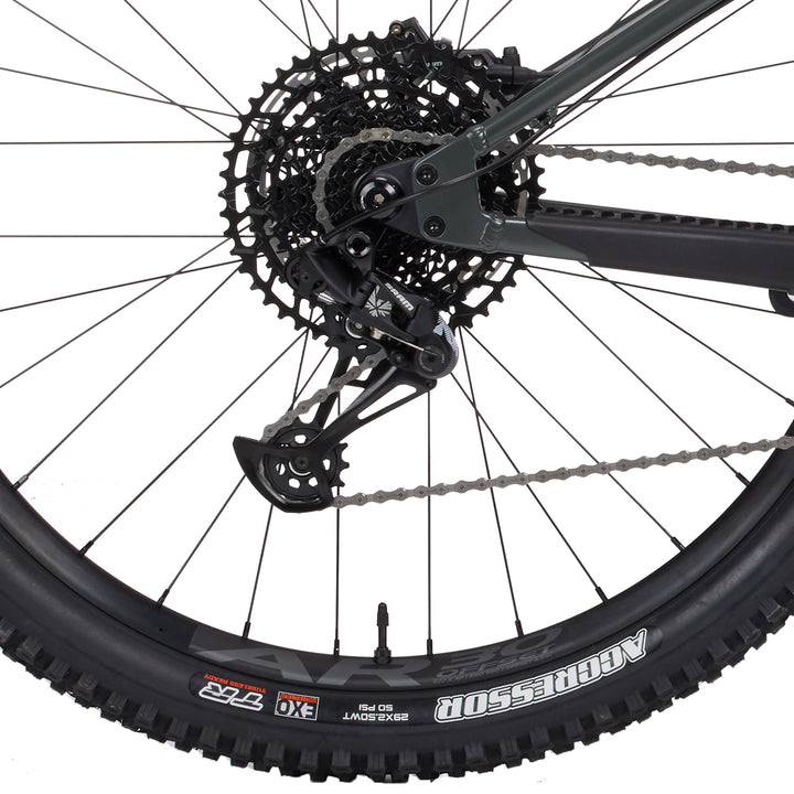 Santa Cruz Chameleon 8 A R Complete Mountain Bike 2024 Matte Blackout