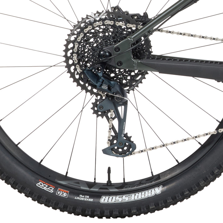Santa Cruz Chameleon 8 A S Complete Mountain Bike 2024 Matte Blackout