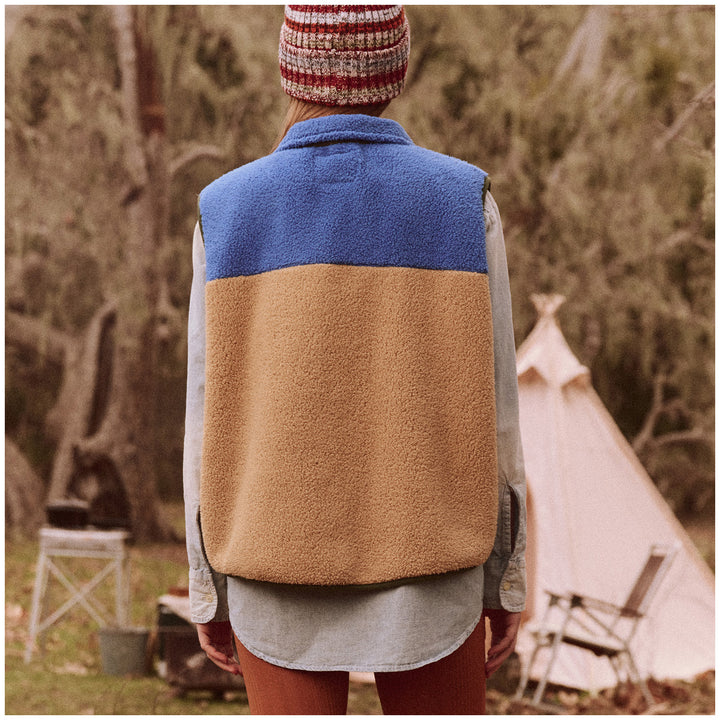 The Great Outdoors The Plush Colorblock Terrain Vest - Women's Ocean Blue & Fawn