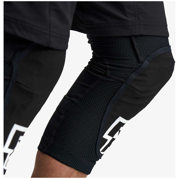 Race Face Covert Knee Guards Stealth