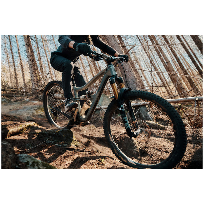 Fidlock Twist 750 25oz Compact Water Bottle with Bike Base Smoke