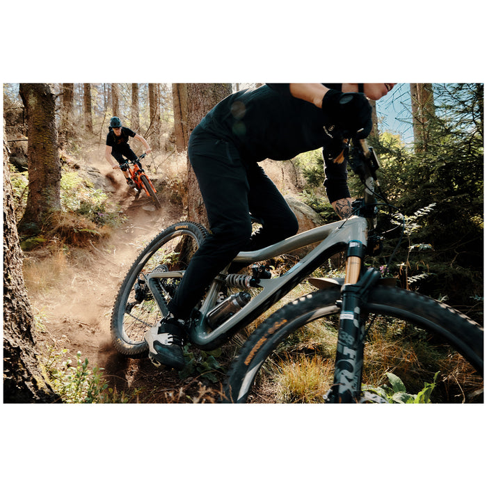 Fidlock Twist 750 25oz Compact Water Bottle with Bike Base Smoke