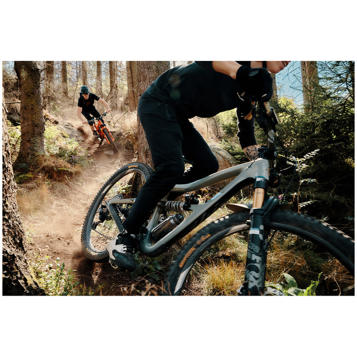 Fidlock Twist 750 25oz Compact Water Bottle with Bike Base Smoke