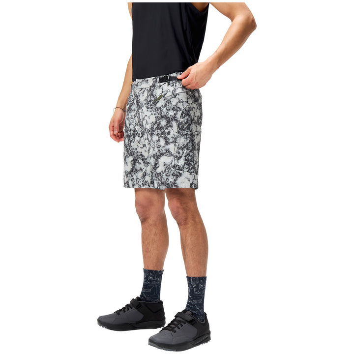 Endura SulTrac Humvee 8" Shorts Dispersed Floral