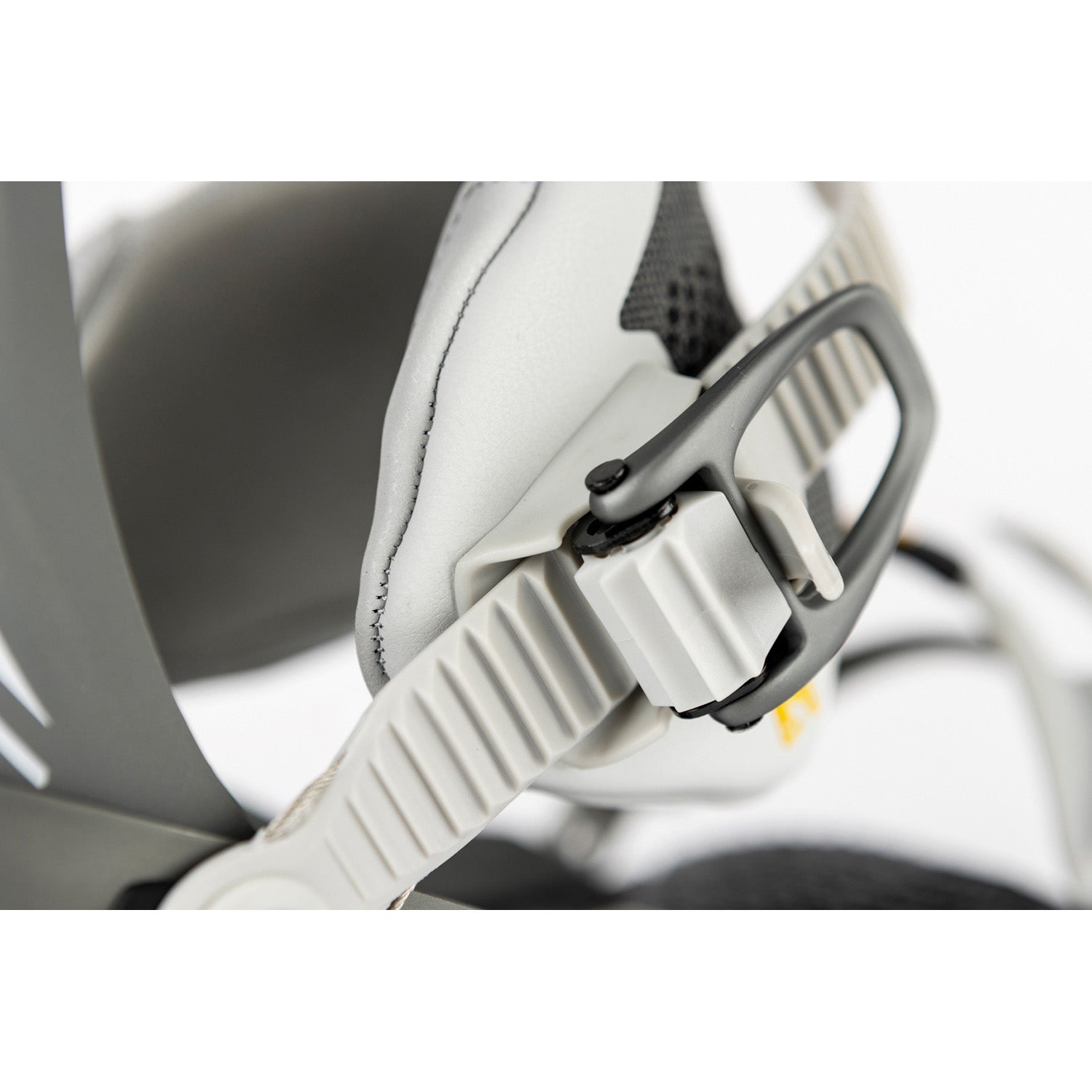 Nitro Phantom + Snowboard Bindings 2026 – evo