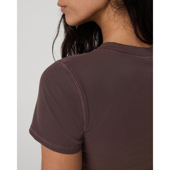 Vuori Pose Fitted T-Shirt - Women's French Roast
