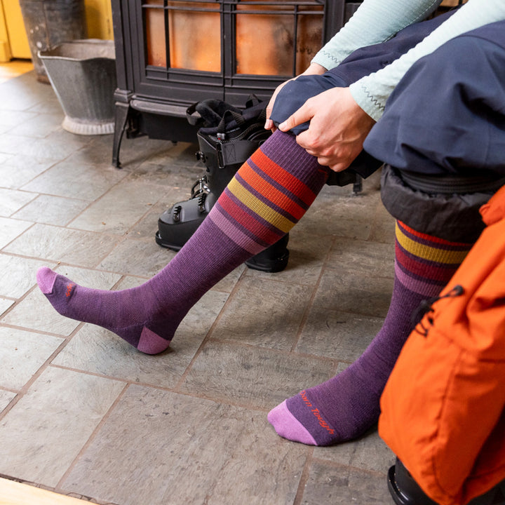 Darn Tough Snowburst OTC Midweight Cushion Socks - Women's Plum