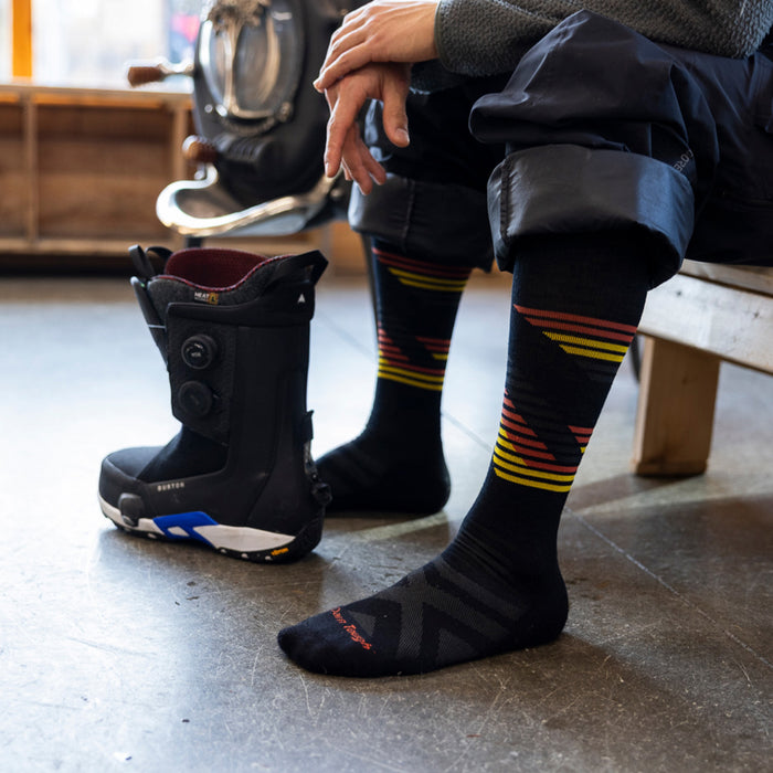 Darn Tough Carve Midweight OTC Socks Black