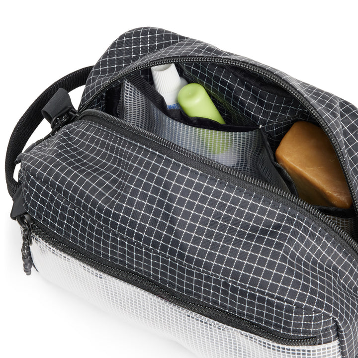 evo Trip Dopp Kit Black/White Ripstop