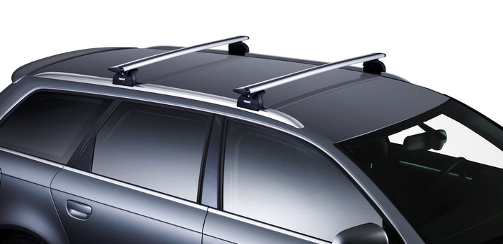 Thule 53" Aeroblade Cross Bars Silver/Black Detail 1 View