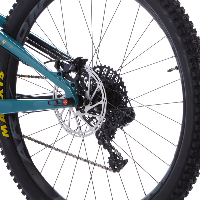 Santa Cruz Bicycles Bronson 2 C S Complete Mountain Bike 2017 Slate Blue & Orange