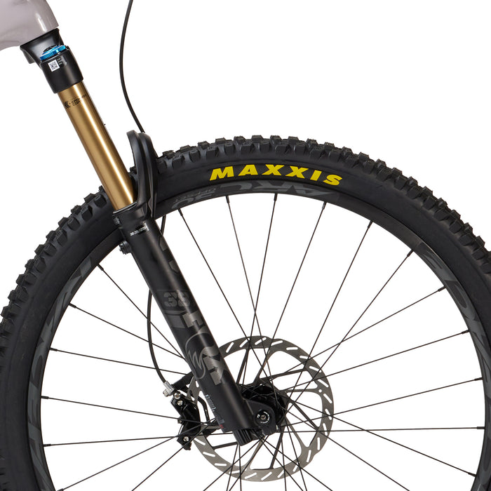 Santa Cruz Bicycles Nomad CC X01 Coil Complete Mountain Bike 2023 Gloss Gypsum