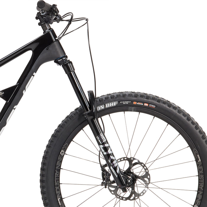 Revel Rail XT Complete Mountain Bike 2022 Tuxedo Penguin Black