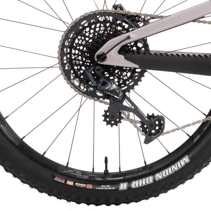 Santa Cruz Bicycles Nomad CC X01 Complete Mountain Bike 2023 Gloss Gypsum