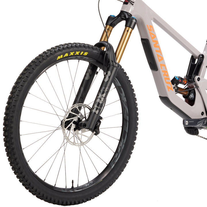Santa Cruz Bicycles Nomad CC X01 Complete Mountain Bike 2023 Gloss Gypsum